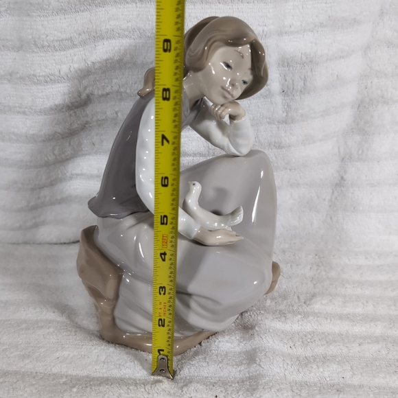 Lladro NAO Girl Watching Dove Bird Statue Figurine 1981 Porcelain Figure Spain - Picture 8 of 9